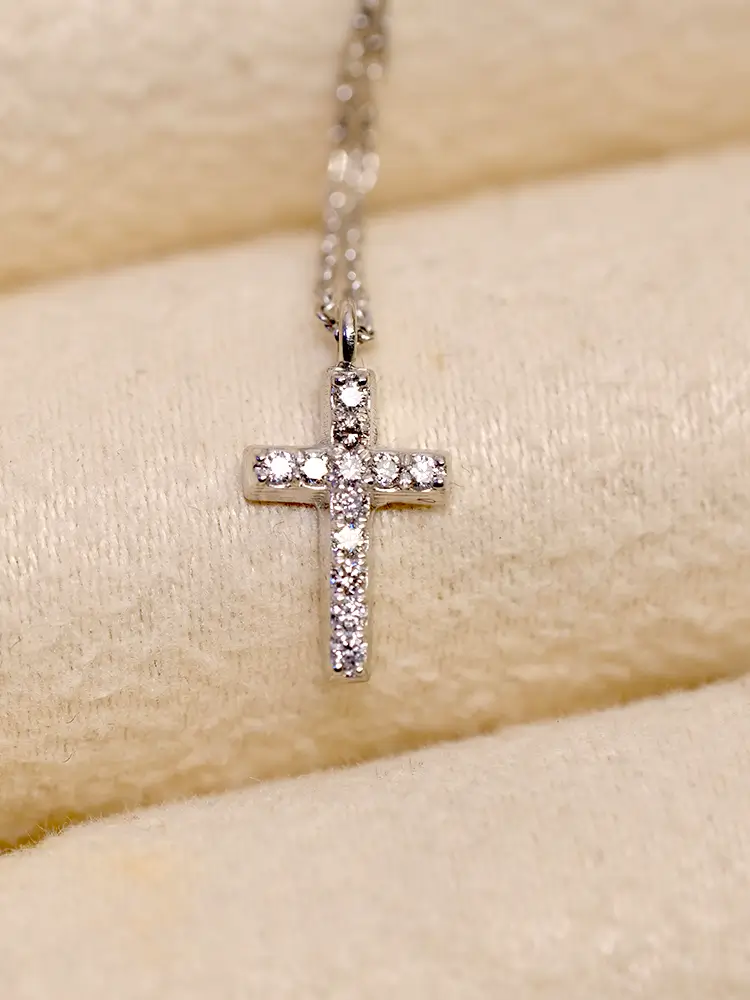 Pırlanta Haç Kolye